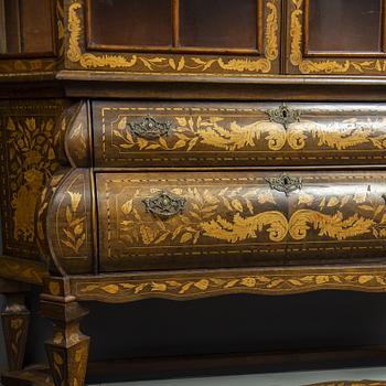 A Dutch display cabinet, 18th century.