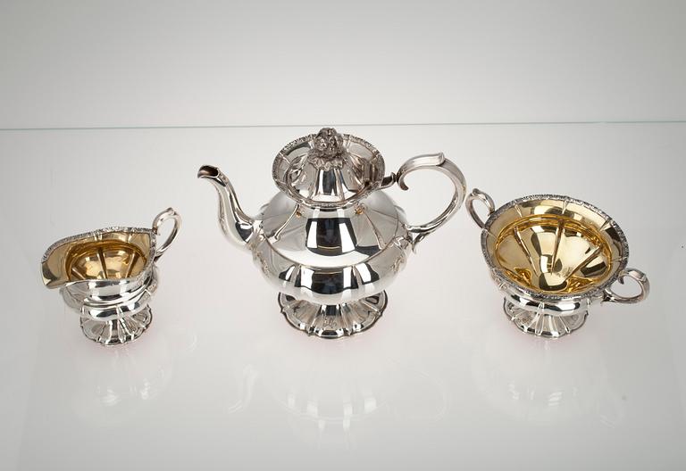 KAFFESERVIS, 3 delar, silver, rokoko stil, Suomen kultasepät, Åbo 1935-1936. Tot. vikt ca 1349 g.