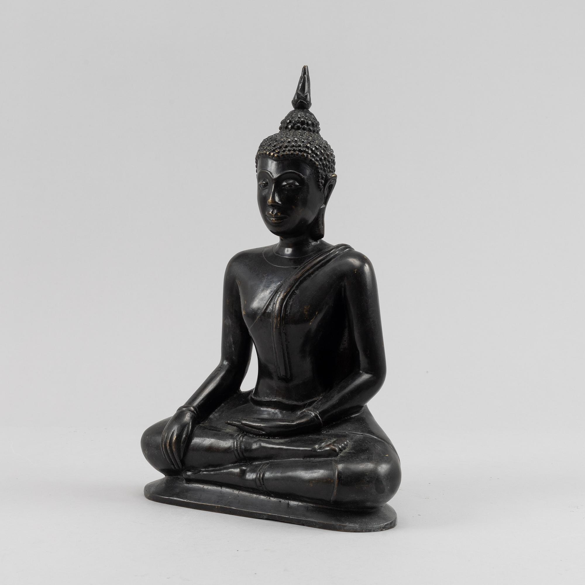 A Thai bronze buddha, 20th Century.