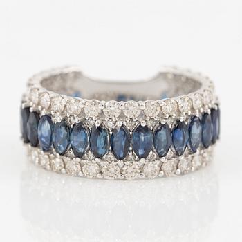 Ring, 18K white gold set with navette-cut sapphires and brilliant-cut diamonds.