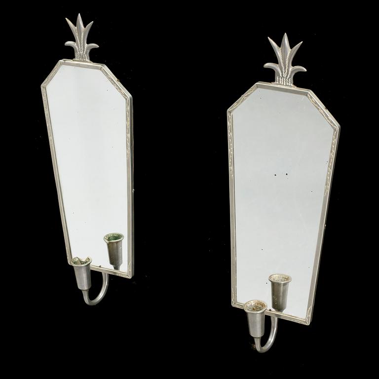 A pair of Art Deco mirror wall sconce from the 1930s.