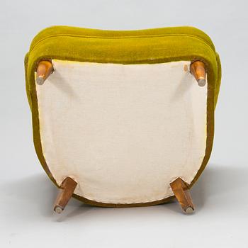 A mid-20th-century armchair.