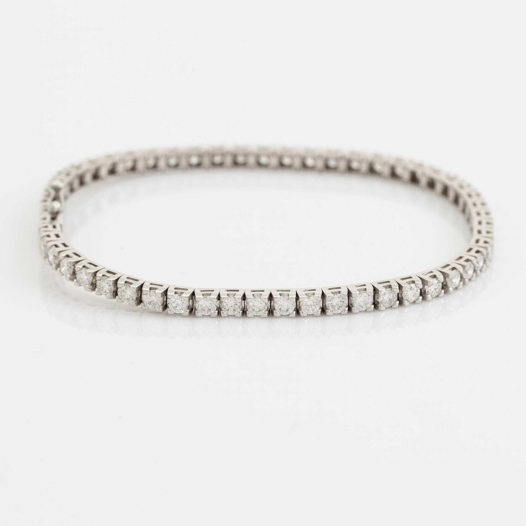 Tennisarmband med briljantslipade diamanter.