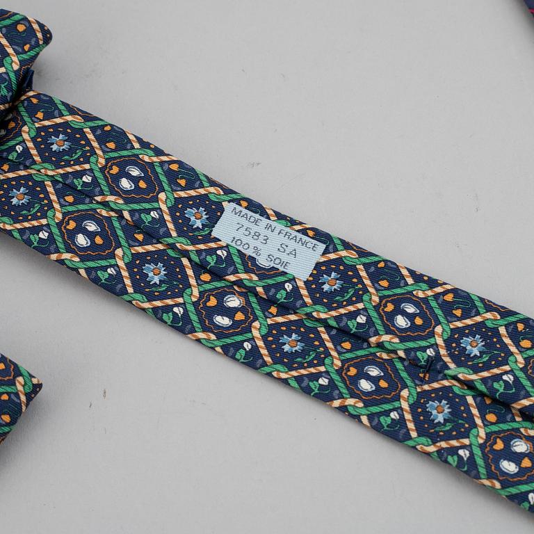 Hermès, 3 silk ties.