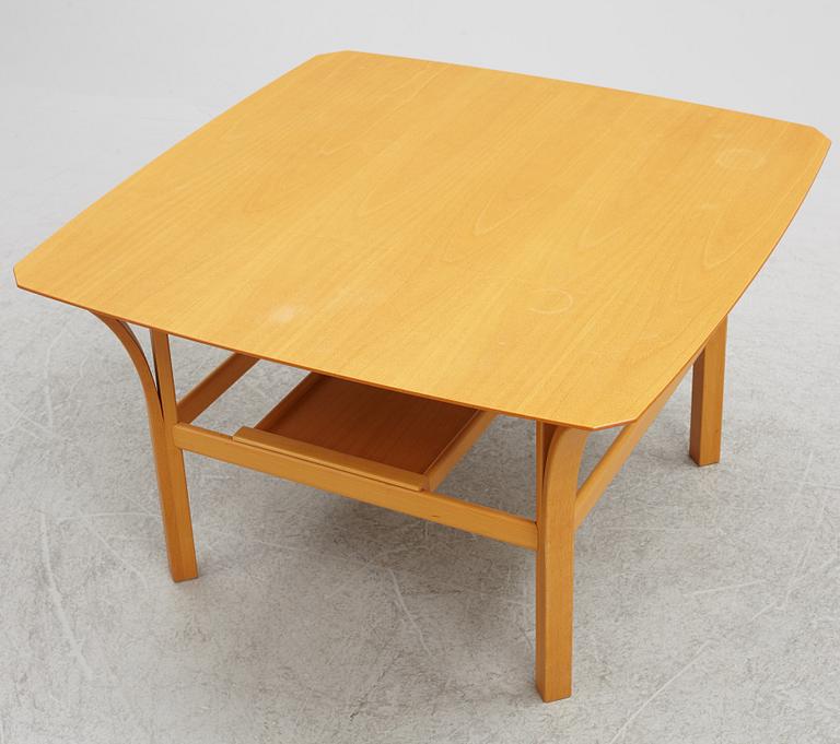 Coffee table, Möbelfabriks AB, Carlsson & Co, Bengtsfors. Late 20th century.