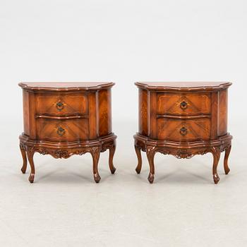 Sängbord ett par Louis XV-stil 1900-talets mitt/andra hälft.