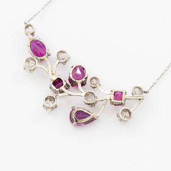 Necklace in 18K white gold with rubies and old-cut and brilliant-cut diamonds. Accompanied by a report from GCS.