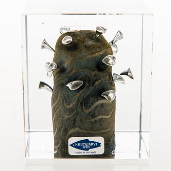 OIVA TOIKKA, AN ANNUAL CUBE, signed Oiva Toikka, Nuutajärvi 1979, numbered 872/2000.