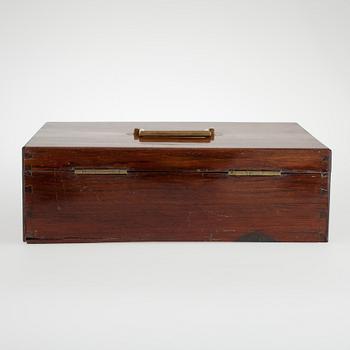 SKRIN, mahogny med mässingsbeslag, 1800-tal.
