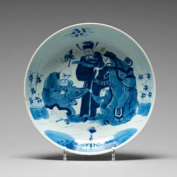 940. A blue and white dish, Qing dynasty, early 19th century.