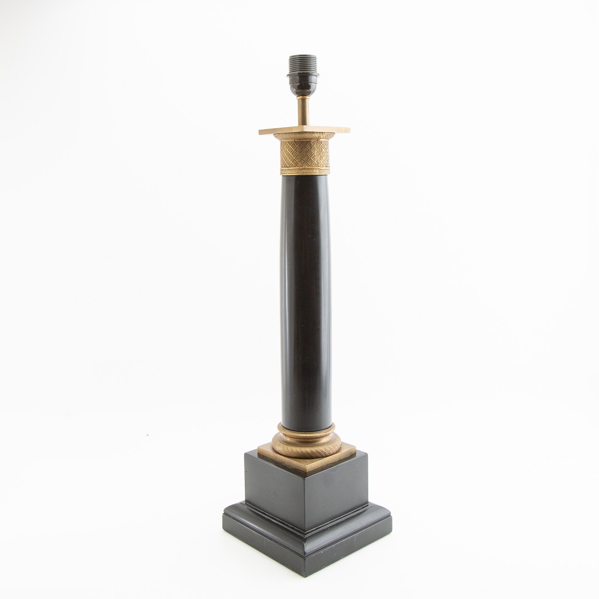 Bordslampa Empire-stil 1900-talets andra hälft.