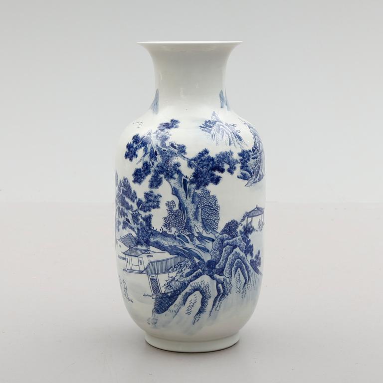 GOLVVAS, porslin, Kina, 1900-/2000-tal.