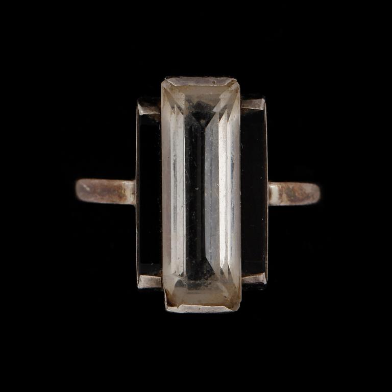 RING, silver, bergkristall ca17x6mm, onyx, Wiwen Nilsson, Lund, otydlig årtalsstämpel.