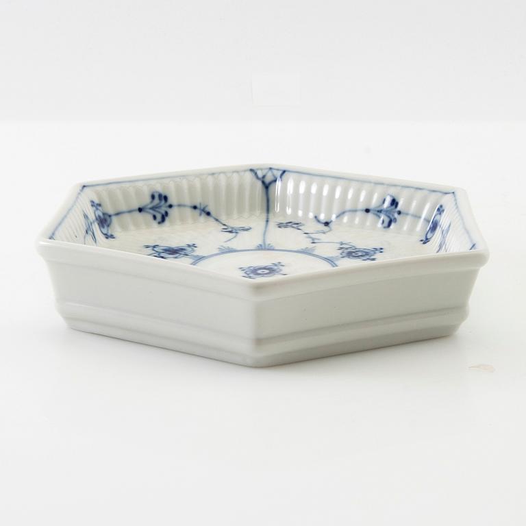 Service approximately 42 pieces "Musselmalet rifflet/halvblonde" Royal Copenhagen Denmark porcelain first half of the 20th century.