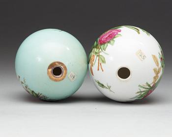 A pair of Russian porcelain eggs, 19th Century.