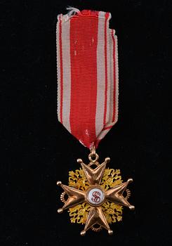 AN ORDER, St Stanislaus III degree with ribbon. 56 gold, enamel. St Petersburg 1908-17. Marked AK. Weight 10 g.