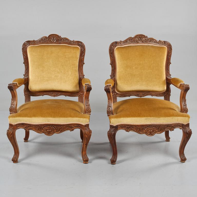 KARMSTOLAR, ett par, régance-stil, omkring 1900-talets mitt.