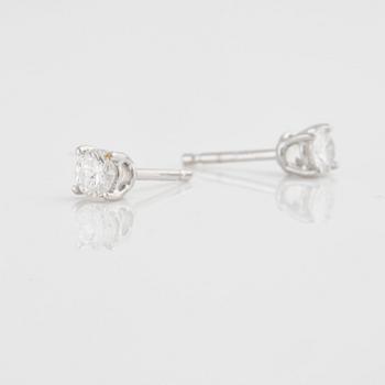 ÖRHÄNGEN, ett par, med briljantslipade diamanter ca  0.40 ct.