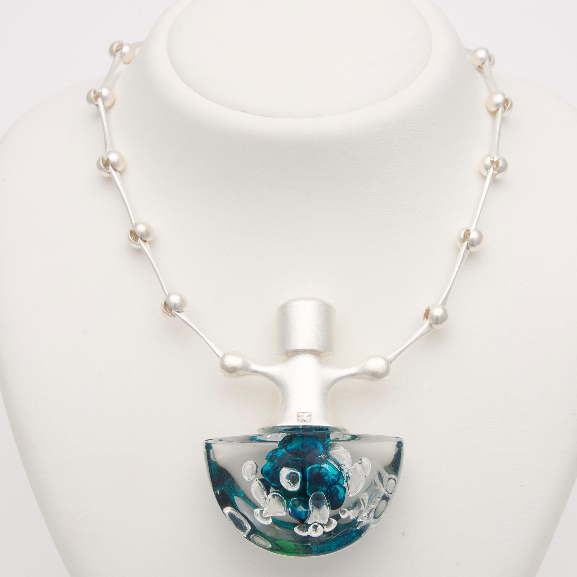 HALSSMYCKE, "Zitas Offer" sterlingsilver, akryl, Björn Weckström Lapponia 1988.