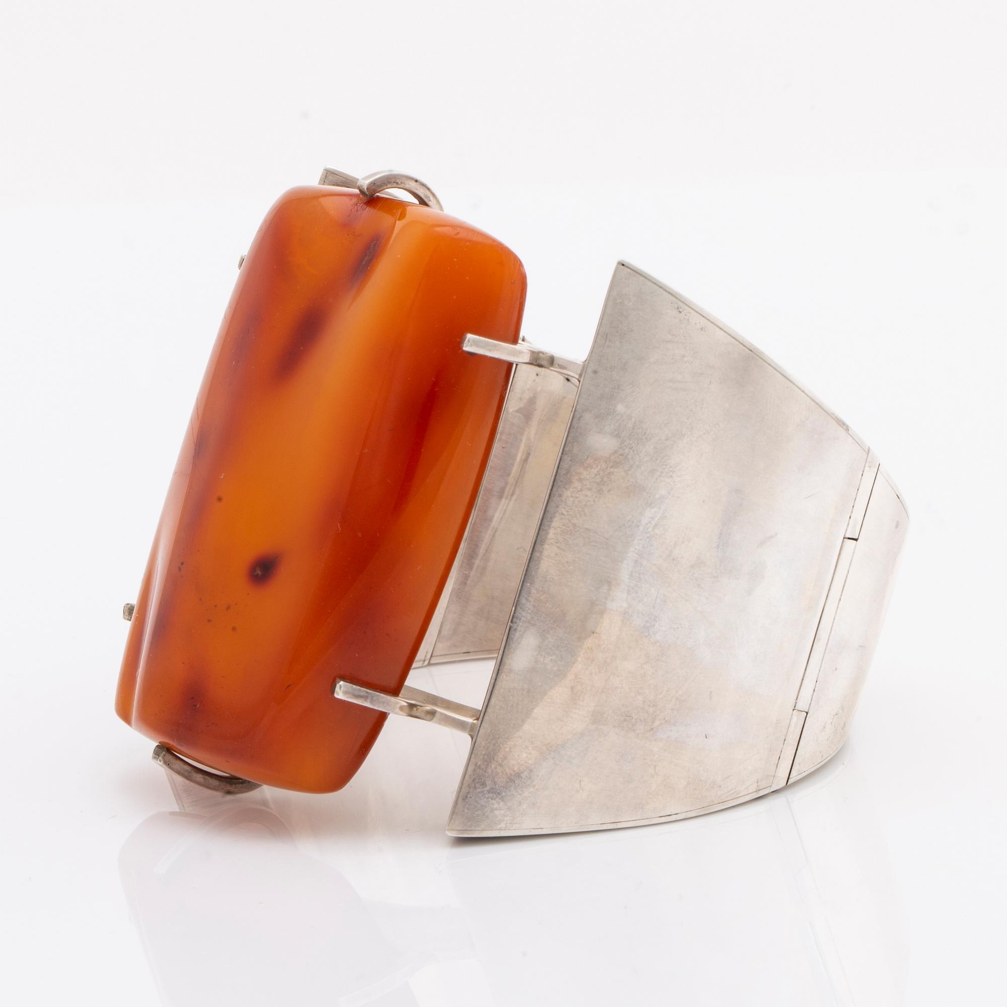 BANGLE, silver w amber, hinge mechanism, widest part approx 7 cm.