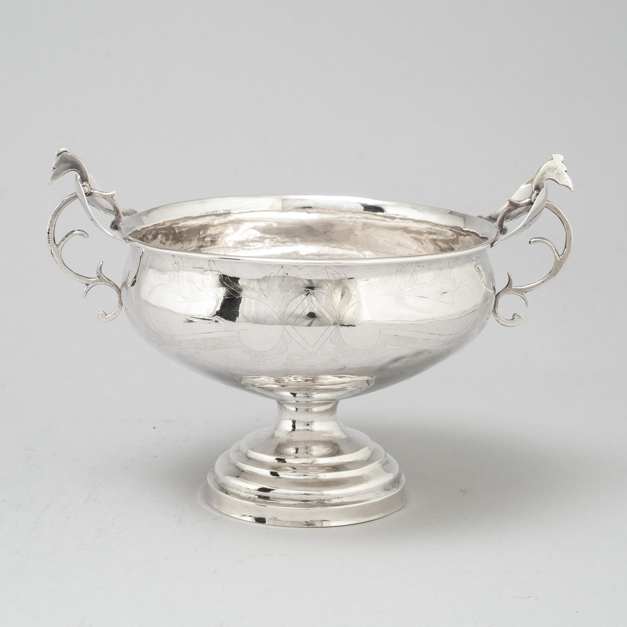 Lars Löfgren, BRÄNNVINSSKÅL, silver,  Hudiksvall (1797-1853) samt Johan Wickman, SKED, silver, Hudiksvall (1750-55).