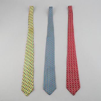 Hermès, 3 silk ties.