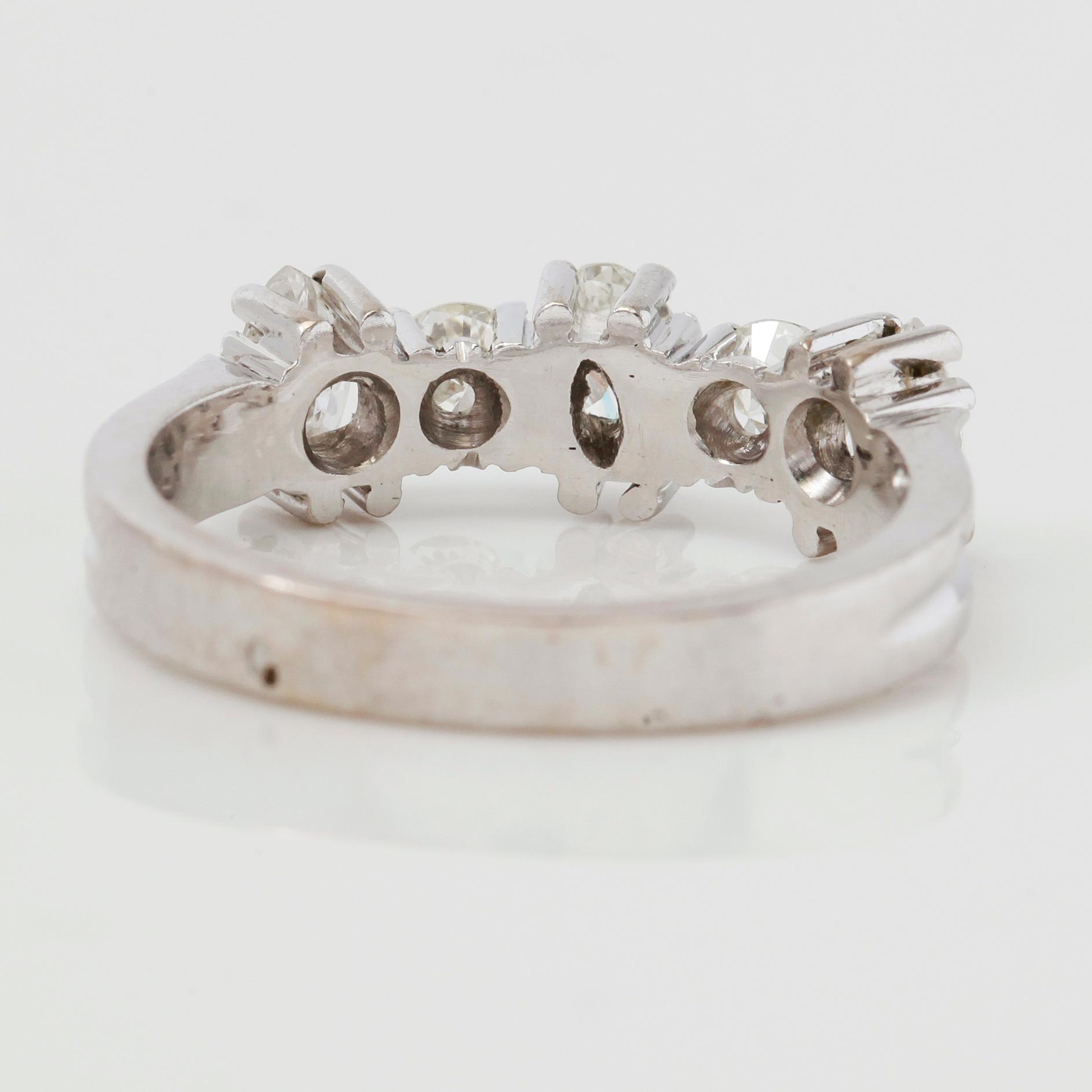 RING, 18K vitguld och olikslipade diamanter tot ca 1.10 ct.