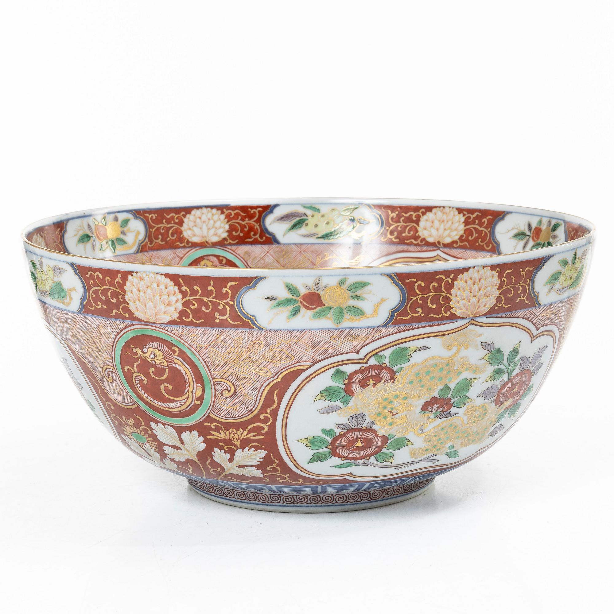 A large Japanese imari porcelain punch bowl, 19th century.