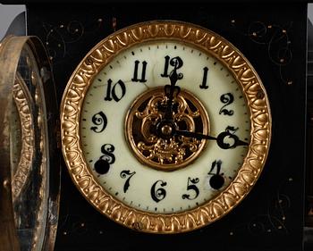 BORDSPENDYL, E Ingraham & Co, Bristol, Conn, USA, 1900-talets början.