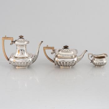 An English silver coffee pot, tea pot and cream jug, mark of Charles Boyton & Son Ltd, London 1917.