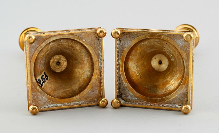 LJUSSTAKAR, 1 par, mässing, Skultuna Bruk, märkta Skultuna nr 71, 1900-talets första hälft.