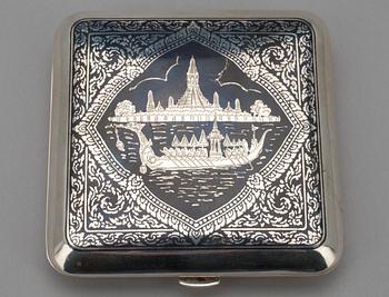 CIGARETTETUI, silver, Thailand 1900-tal. Vikt ca 146 g.