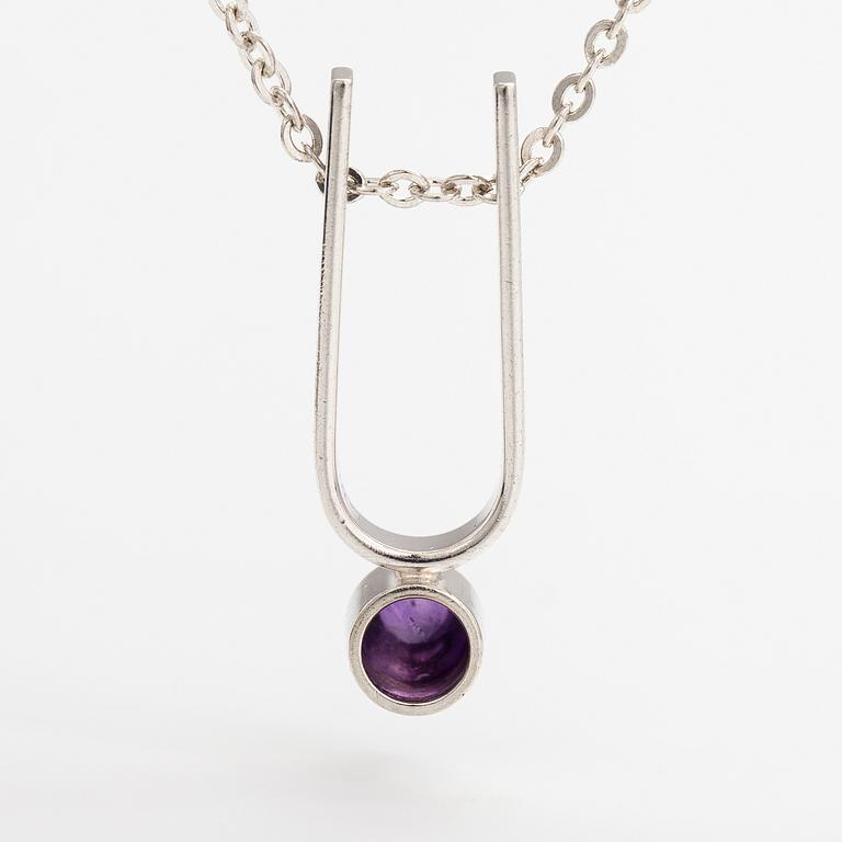 Elis Kauppi, A silver necklace with an amethyst. Kupittaan kulta, Turku 1961.