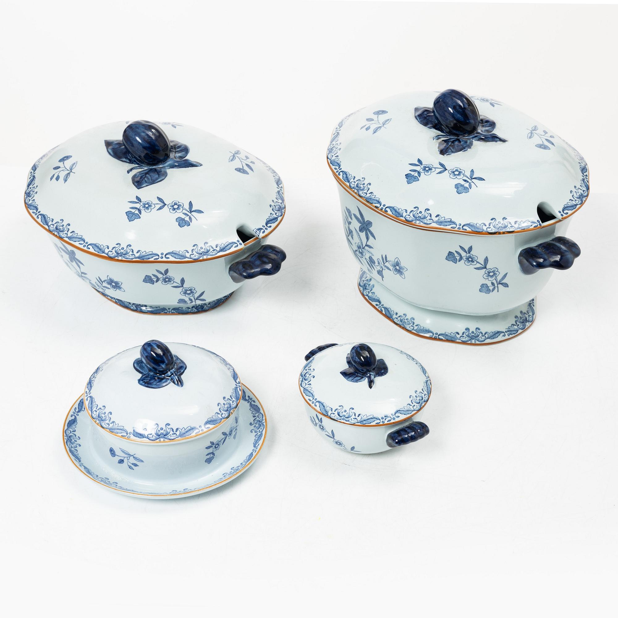 Matservis, 75 delar, "Ostindia", Rörstrand, samt en kinesisk tallrik, exportporslin, mönsterförlaga till "Ostindia".