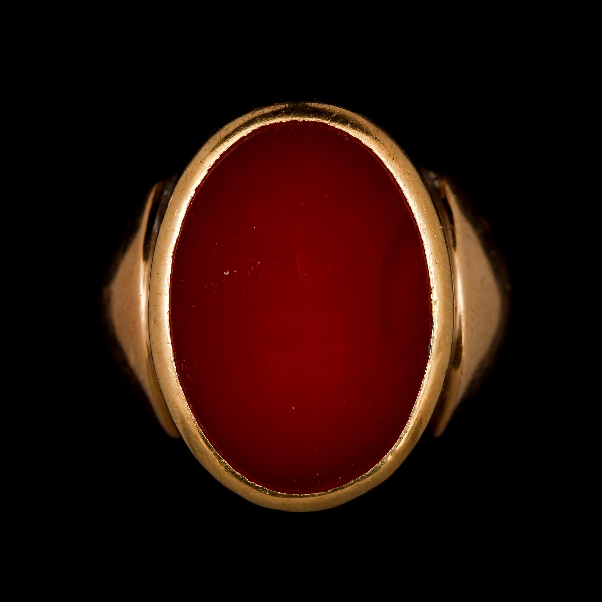 RING, 14k guld med karneol. Vikt 14,7.