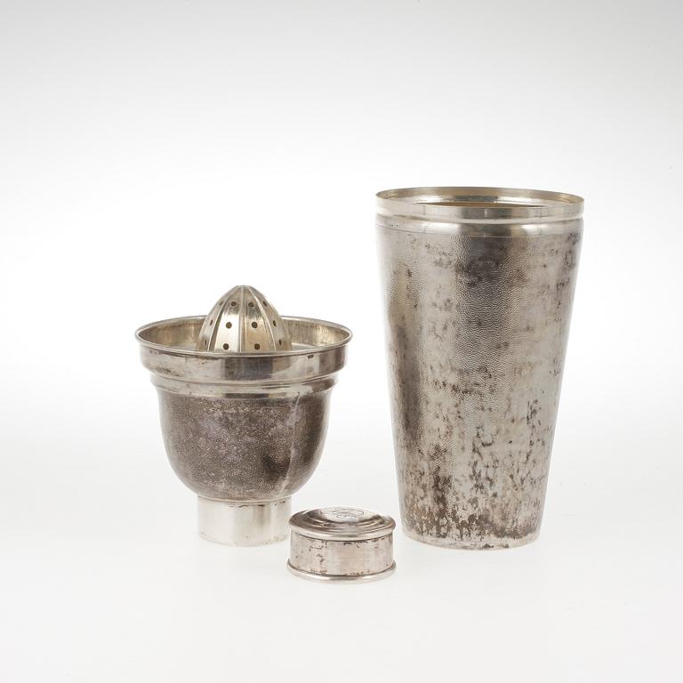 SHAKER, silver, Kina, 1900-talets första hälft. Vikt ca 747 g.