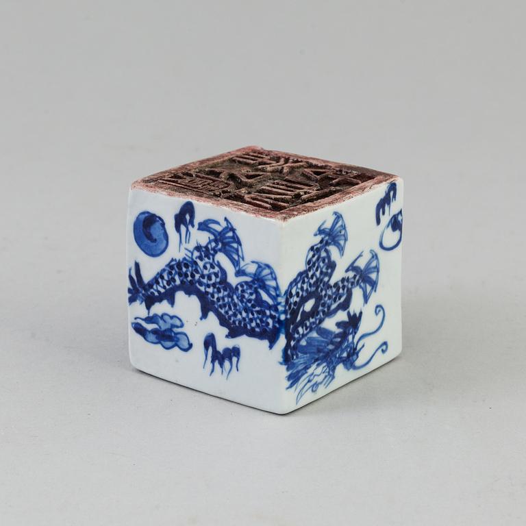 SIGILL, porslin. Kina, omkring 1900.