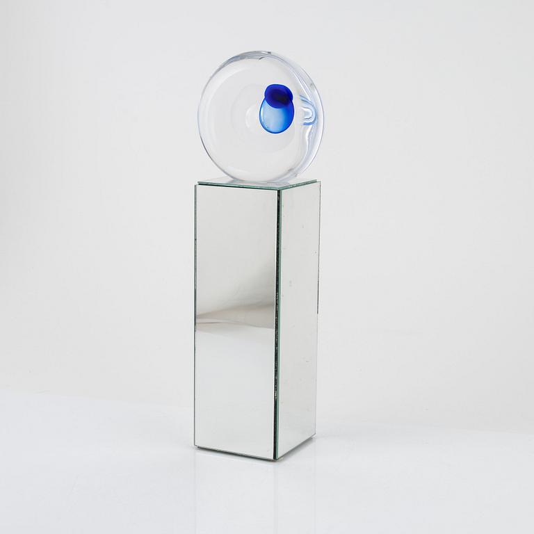 Hanne Dreutler & Arthur Zirnsack, a glass object, Studio Åhus, 1988.