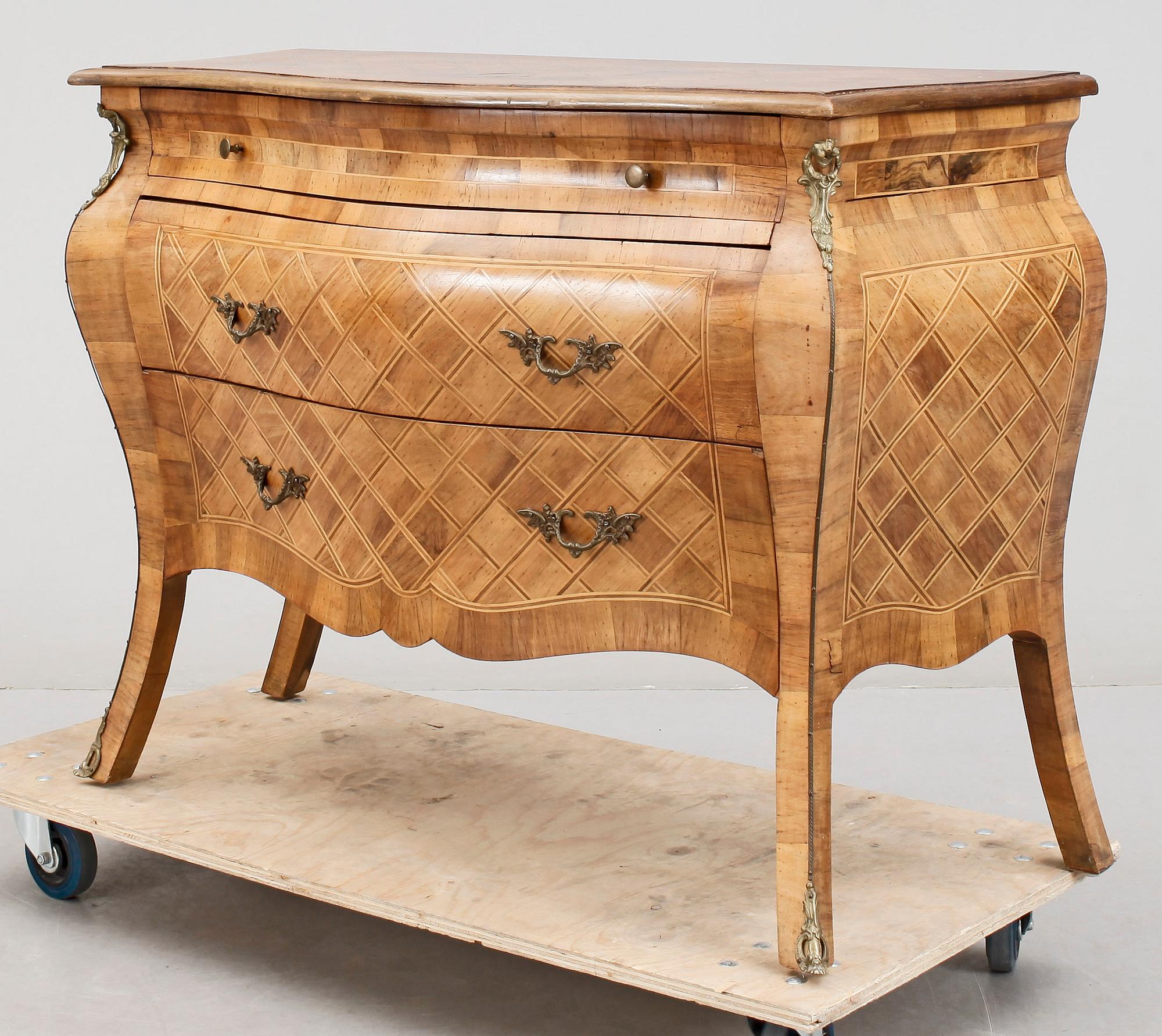 BYRÅ, rokokostil, 1900-tal.