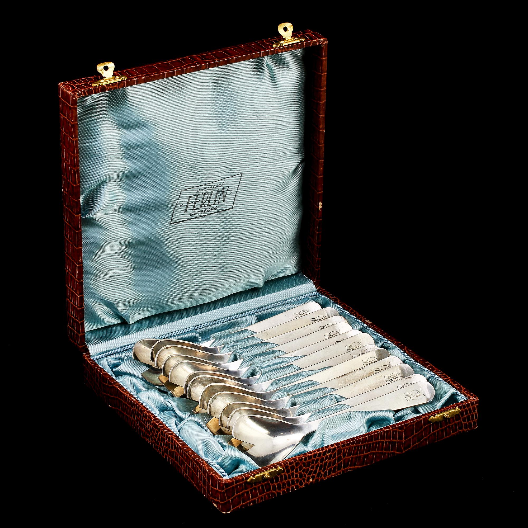 OSTRONSKEDAR, 12 st, silver, Wiwen Nilsson, 1947. Vikt 375 g.
