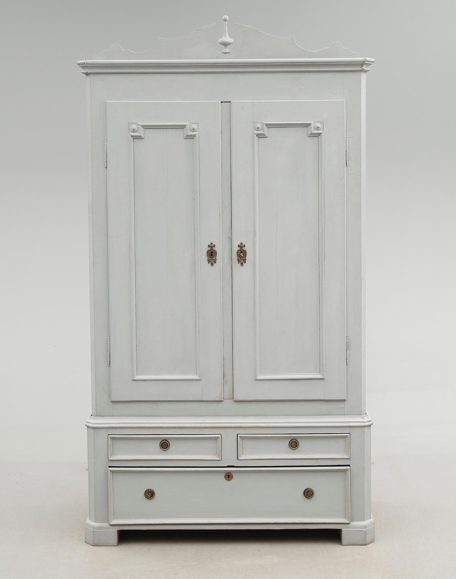 KLÄDSKÅP, 1800-talets andra hälft.