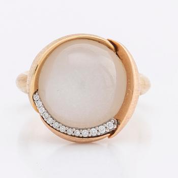 LYNGGAARD RING Lotus collection 18K gold w 1 moonstone and brilliant-cut diamonds total 0,05 ct TW VS, original box.