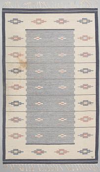 MATTO,  "Skogsstjärna blå", flat weave, ca 327,5 x 197,5 cm, signed V (Erik Lundberg, Vävaregården, Eringsboda).