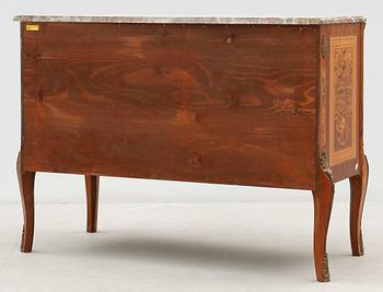 BYRÅ, gustaviansk stil. 1900-tal.