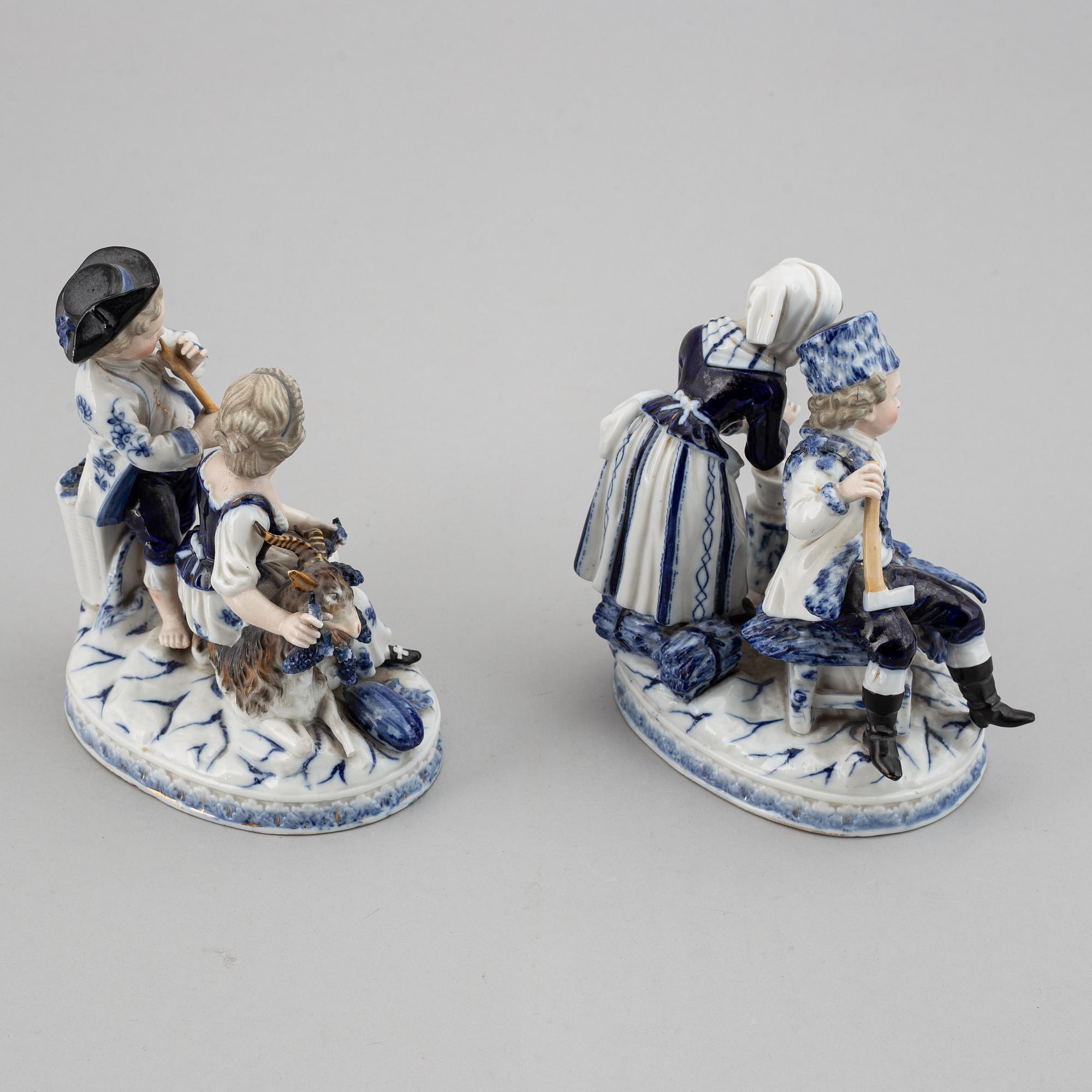 A pair of German porcelain figurines, circa 1900.