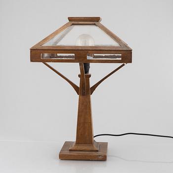 A table lamp, early 20th Century.