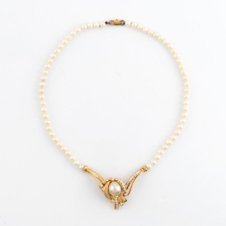 Pearl and baguette- and brilliant cut diamond necklace.