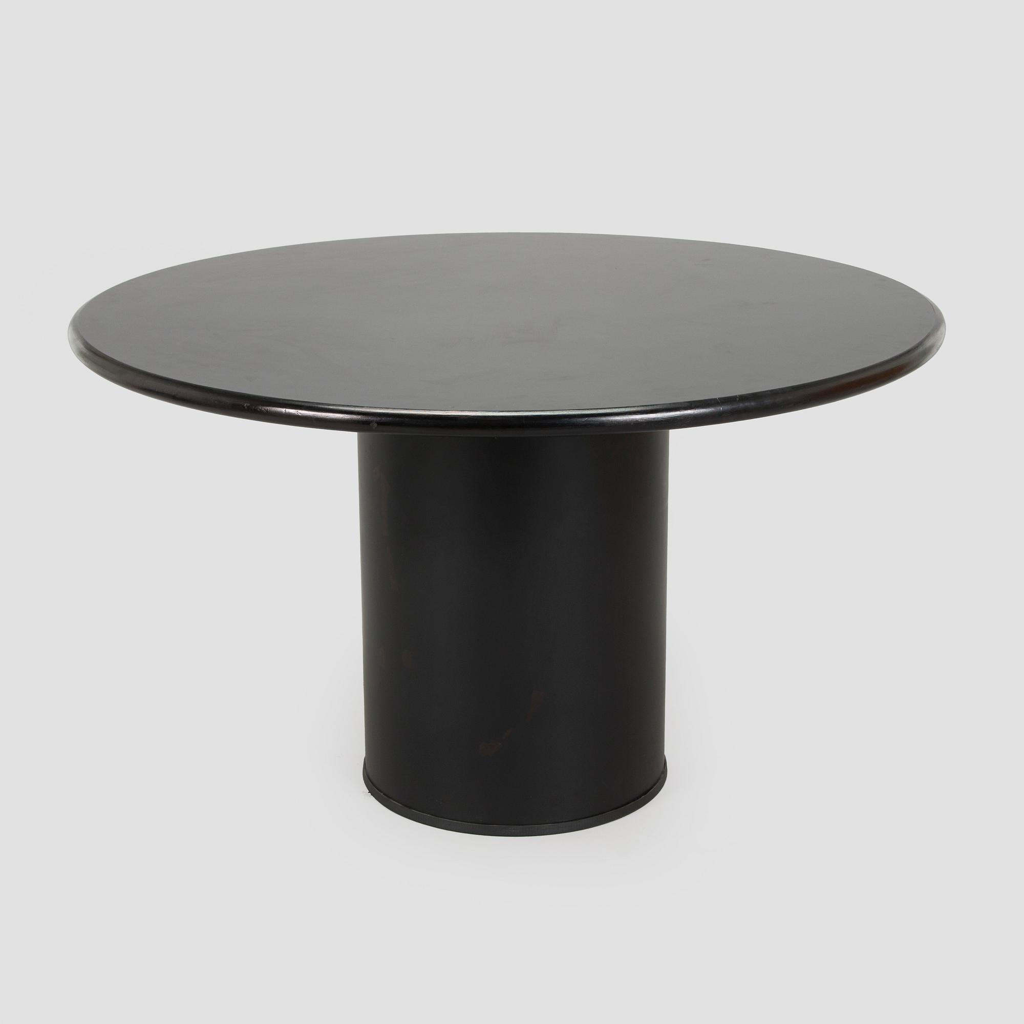 A dining table, late 20th century.