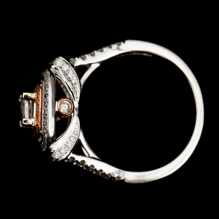 RING, 14 k vitguld, princess och briljanslipade diamanter, tot ca 1,25 ct.