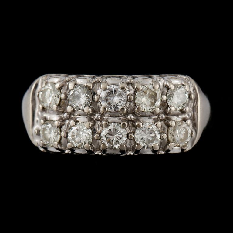 RING, 14k vitguld med briljantslipade diamanter tot ca1,00ct. 2000-tal. Vikt 5,4g.
